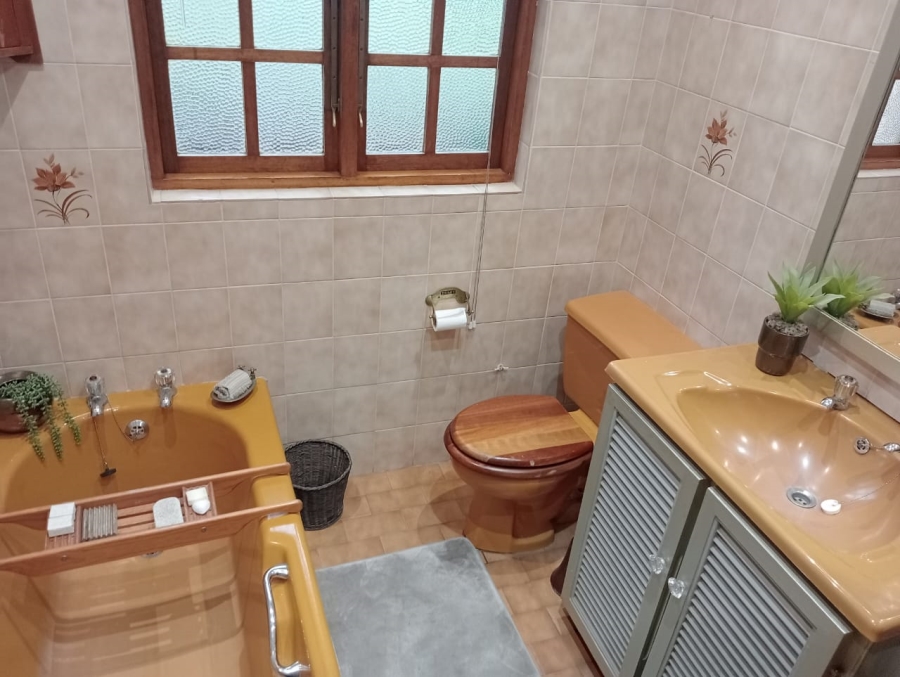 4 Bedroom Property for Sale in Nahoon Valley Park Eastern Cape